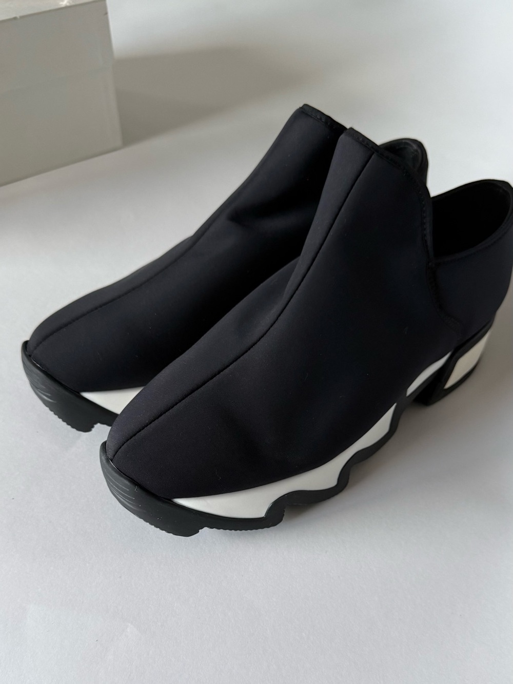 Stylish iRi Black Slip-On Sneakers